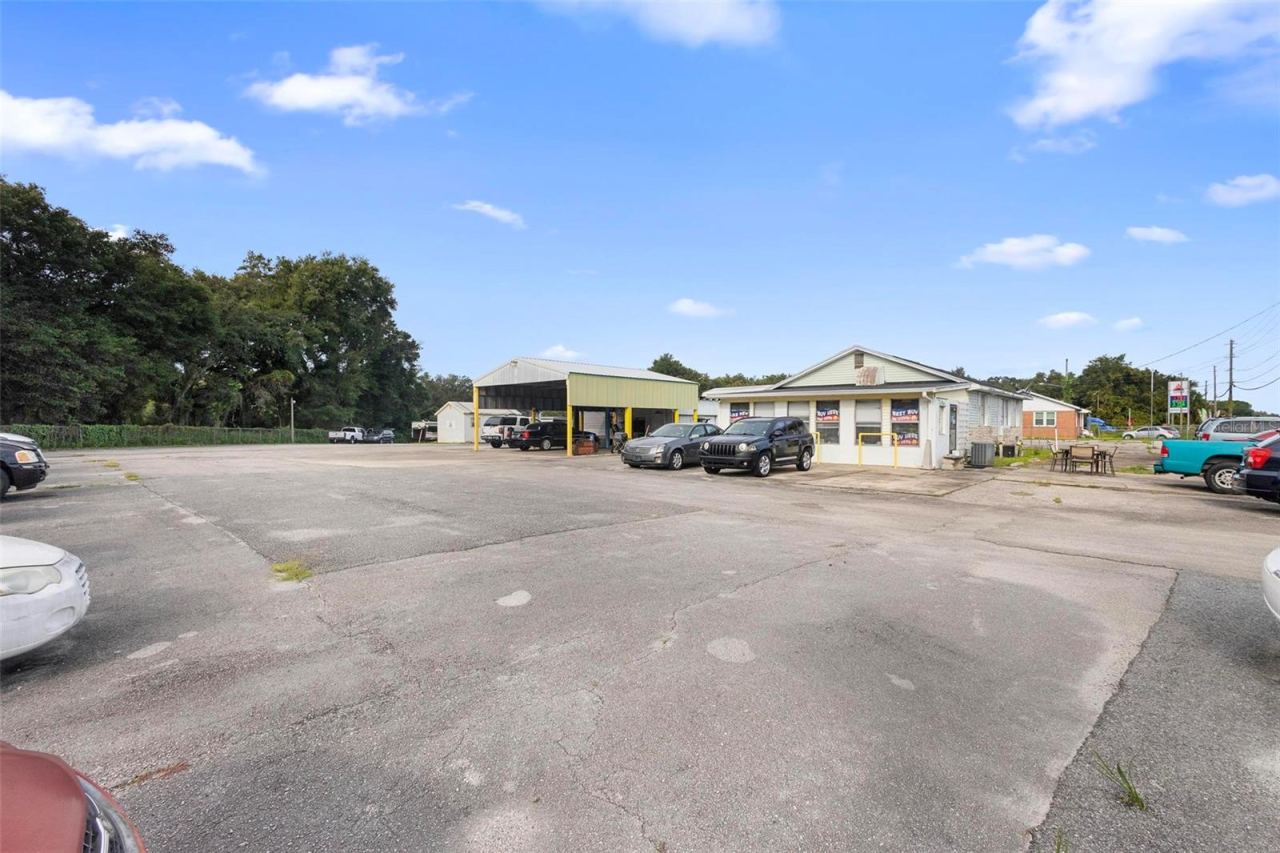 Photo 5 of 2480 N Woodland Blvd, Deland, FL 32720