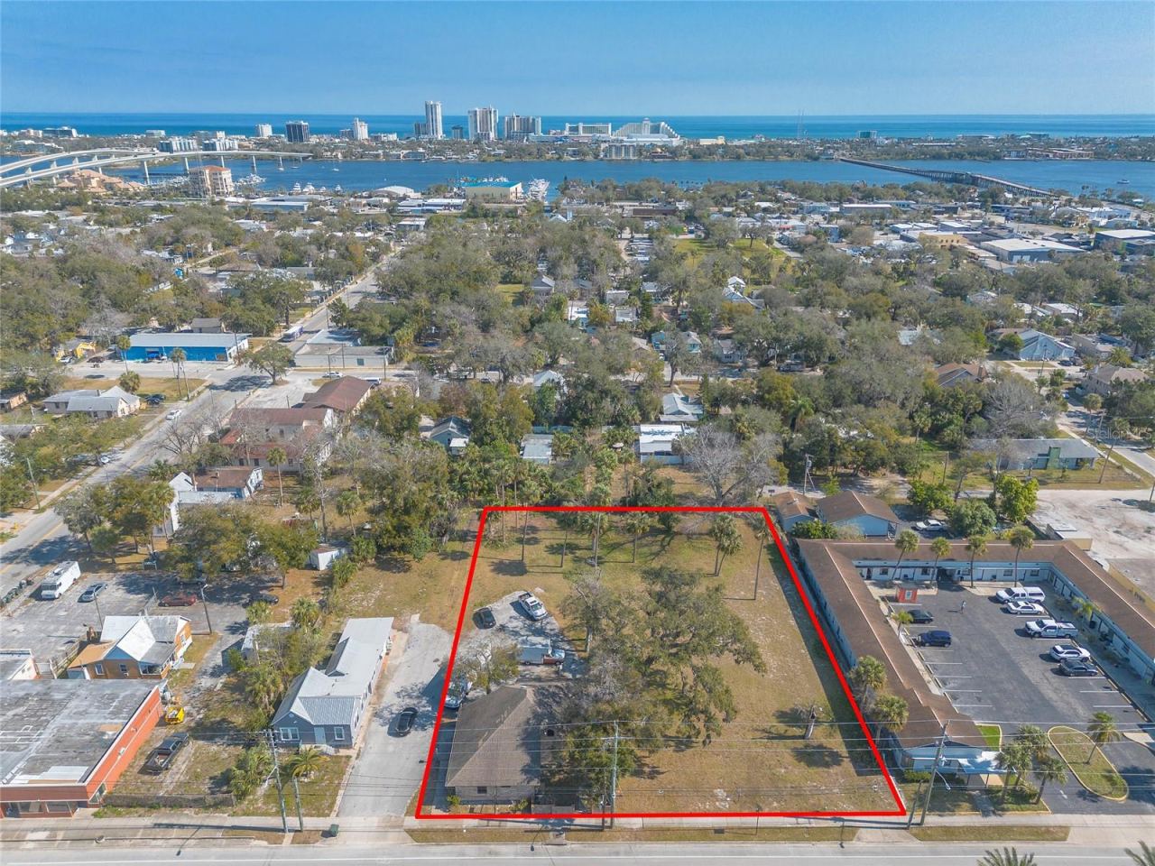 Photo 4 of 631 N Ridgewood Ave, Daytona Beach, FL 32114