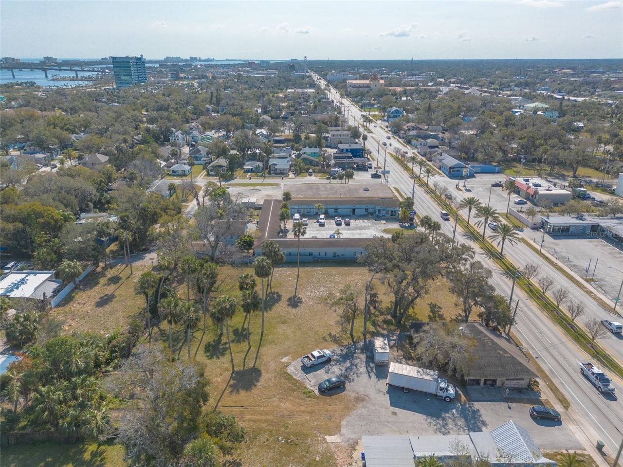Photo 4 of 629 N Ridgewood Ave, Daytona Beach, FL 32114