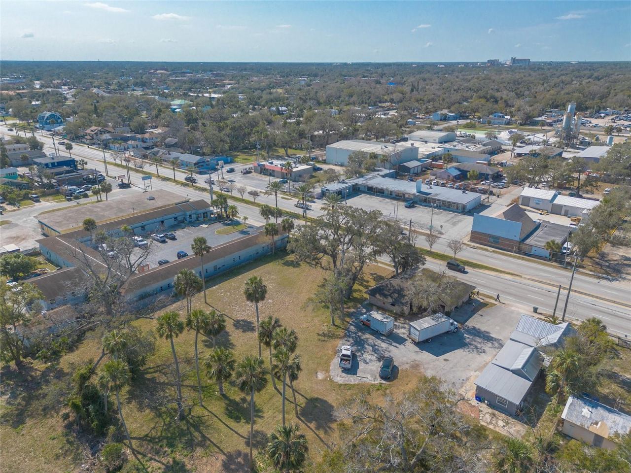 Photo 5 of 629 N Ridgewood Ave, Daytona Beach, FL 32114