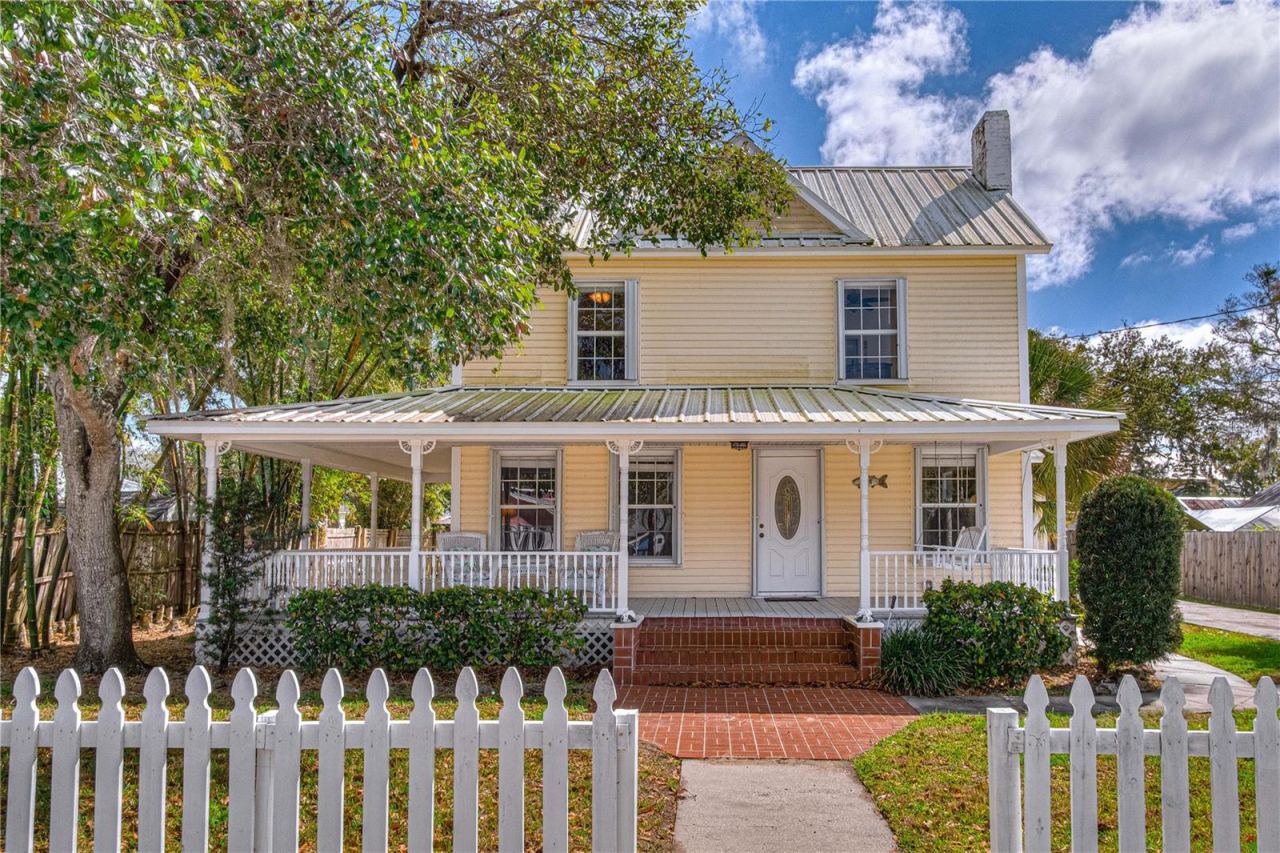 Photo 2 of 208 Mary Ave, New Smyrna Beach, FL 32168