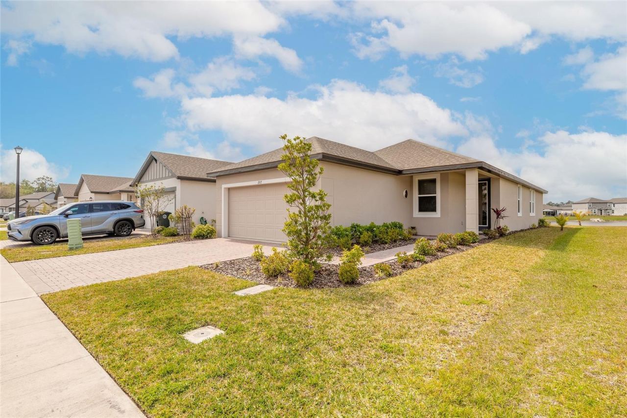 Photo 3 of 207 Pitching Wedge Dr, Daytona Beach, FL 32124