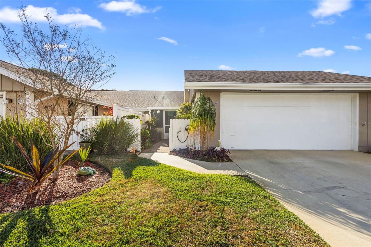 Photo 5 of 44 Fore Dr, New Smyrna Beach, FL 32168