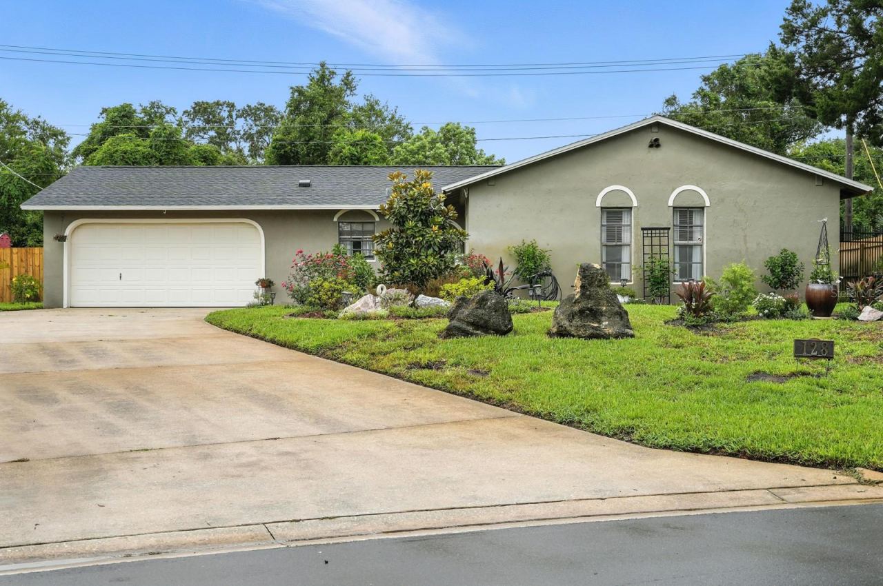Photo 2 of 128 Pinion Cir, Ormond Beach, FL 32174