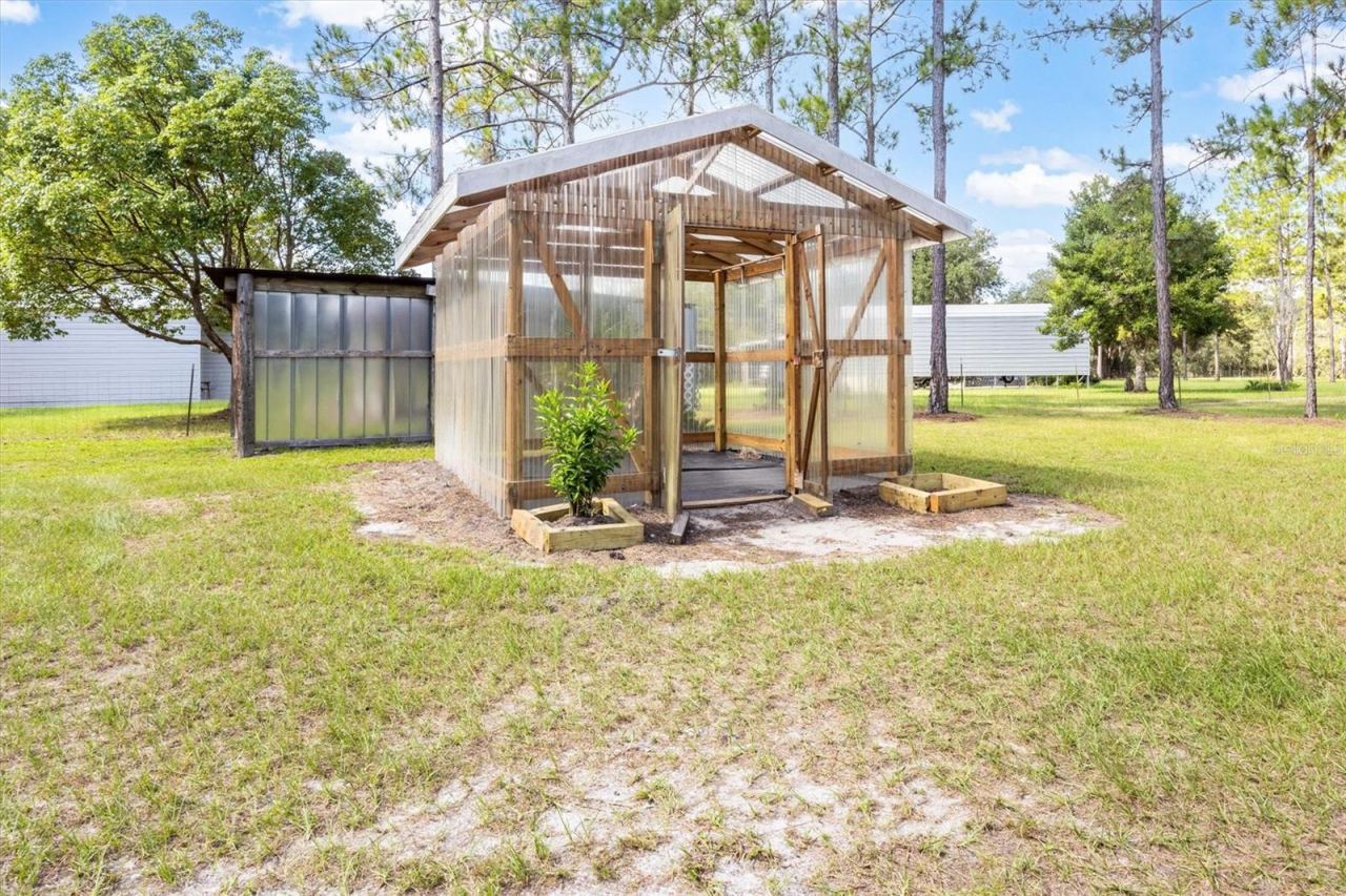 Photo 3 of 17925 Se 49th Pl, Hawthorne, FL 32640