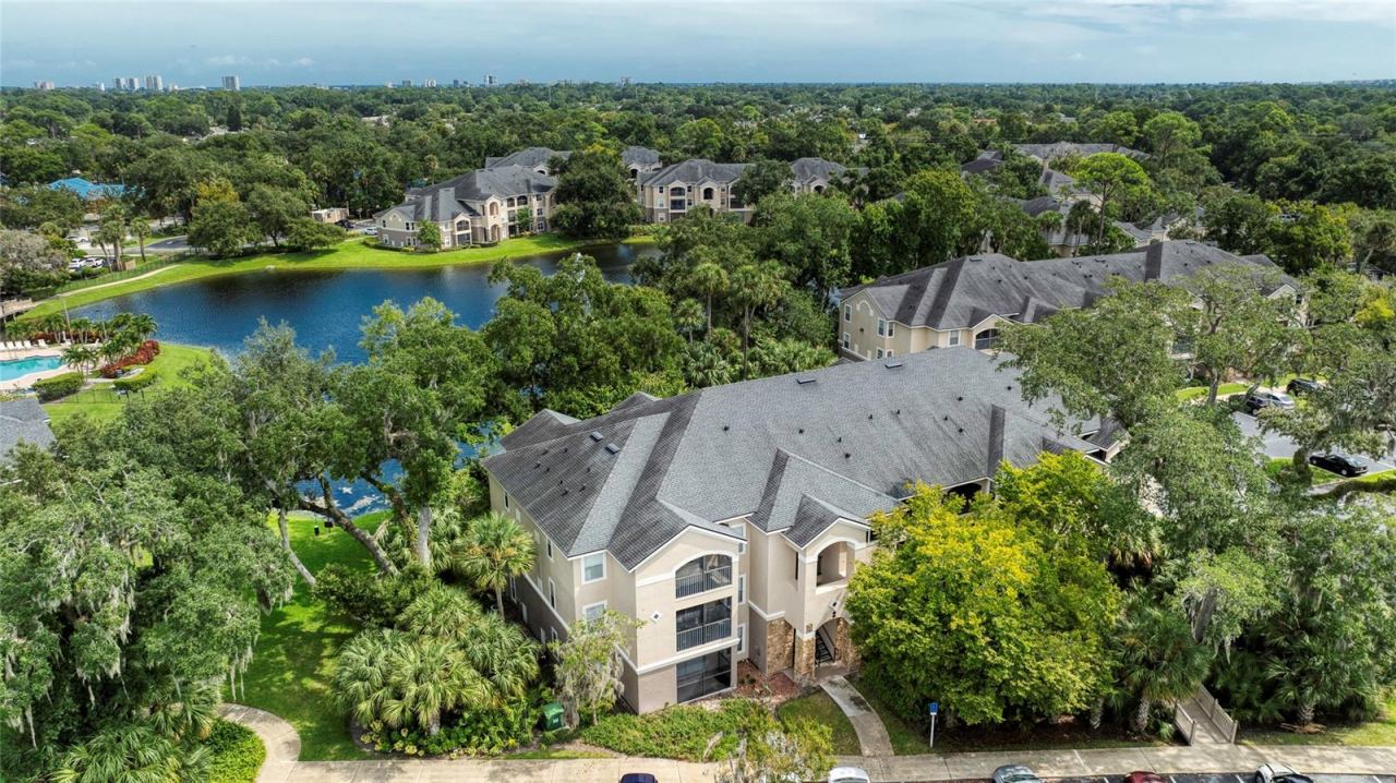Photo 4 of 940 Village Trl #2-207, Port Orange, FL 32127
