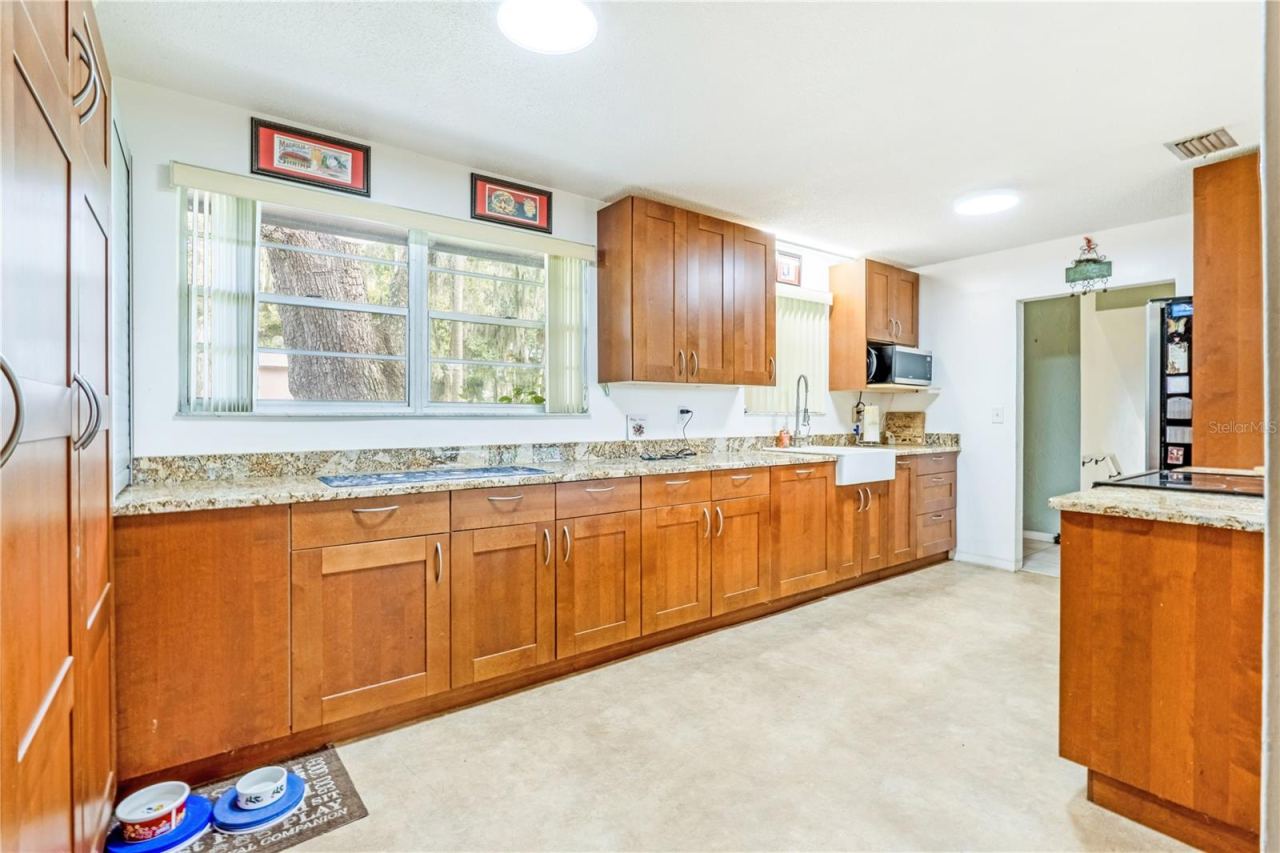 Photo 4 of 24 Oak St, Port Orange, FL 32127