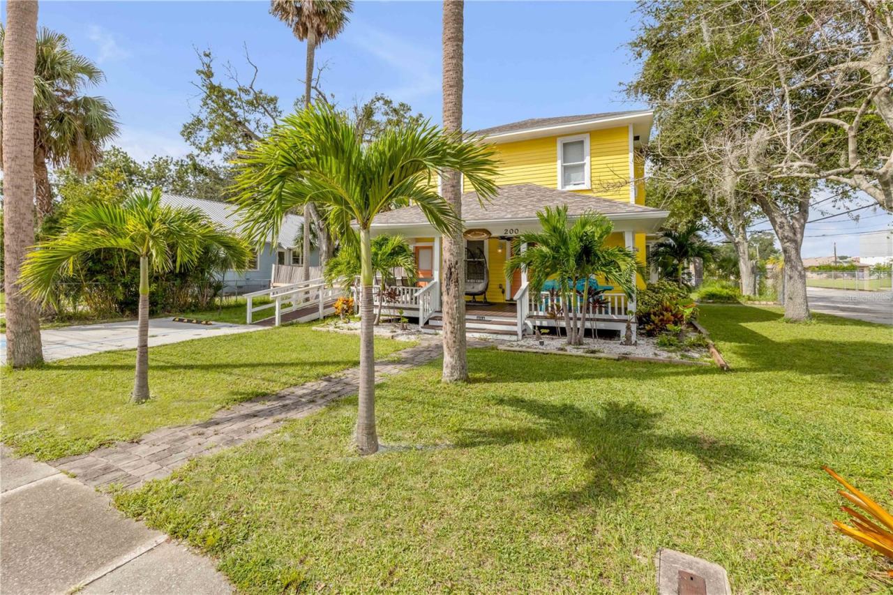 Photo 4 of 200 Live Oak St, New Smyrna Beach, FL 32168