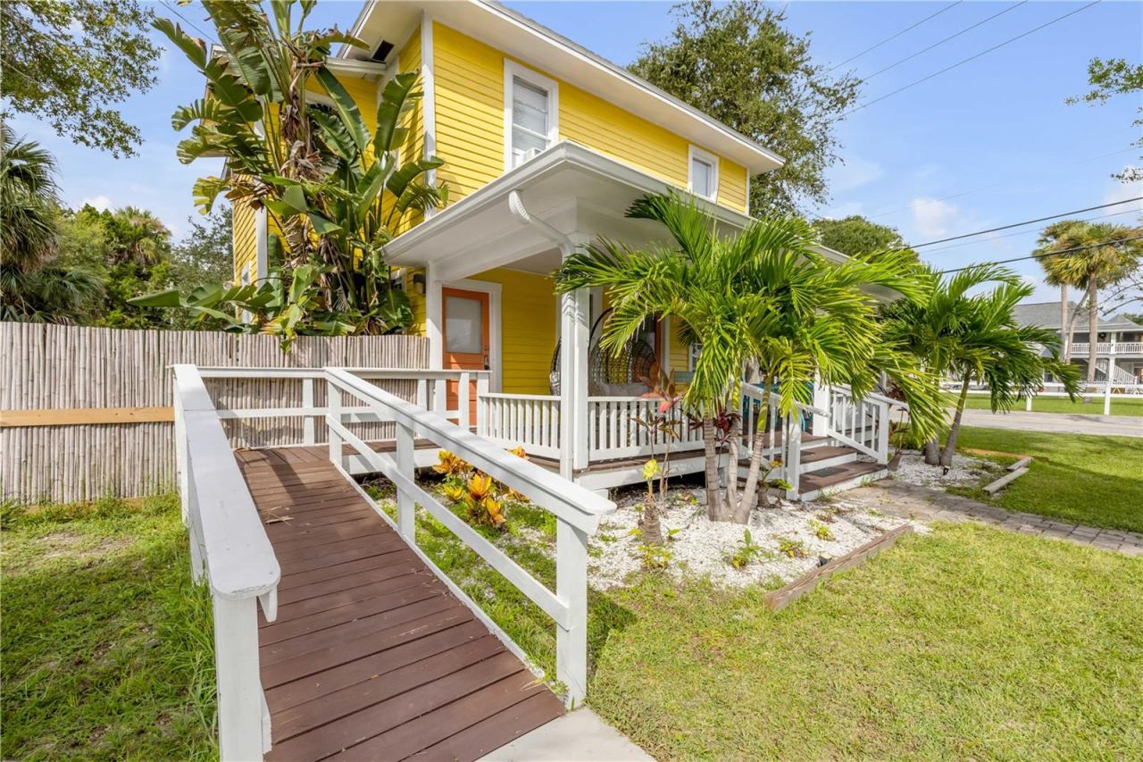 Photo 5 of 200 Live Oak St, New Smyrna Beach, FL 32168