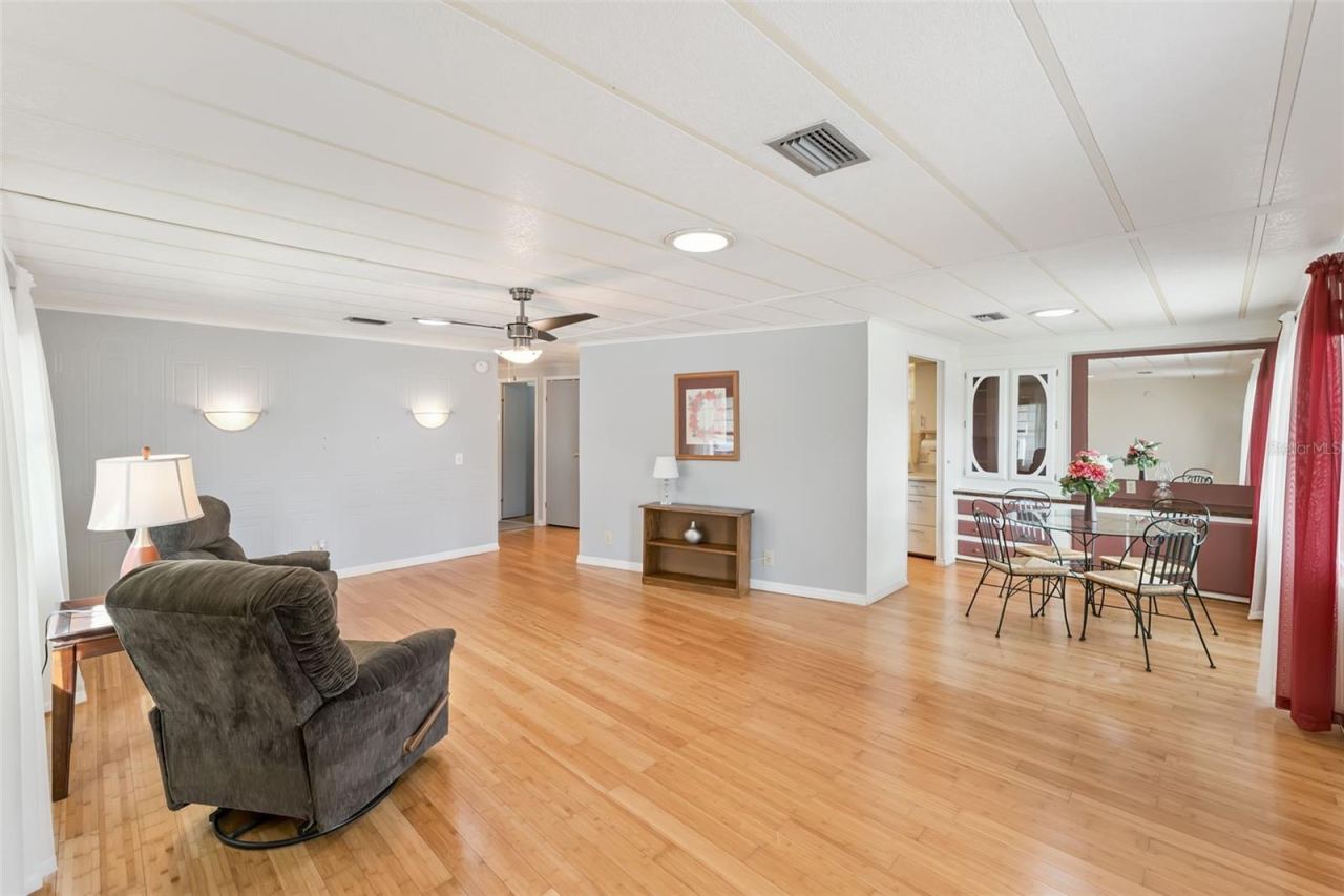 Photo 5 of 314 Lakeview Dr, Osteen, FL 32764