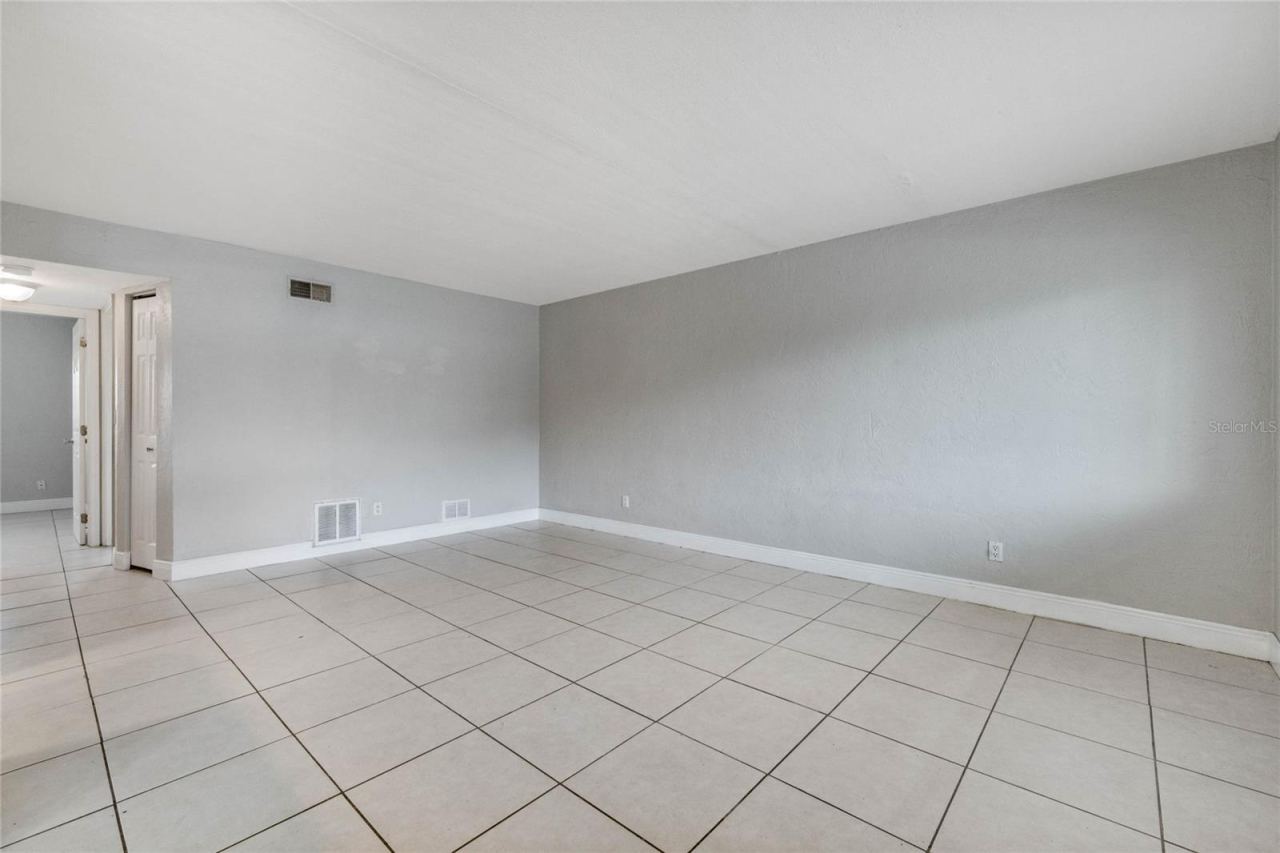 Photo 4 of 900 S Peninsula Dr #207, Daytona Beach, FL 32118