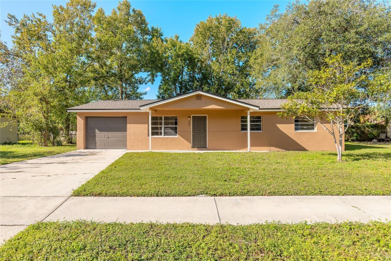 Photo 2 of 904 Gibbons St, Daytona Beach, FL 32117