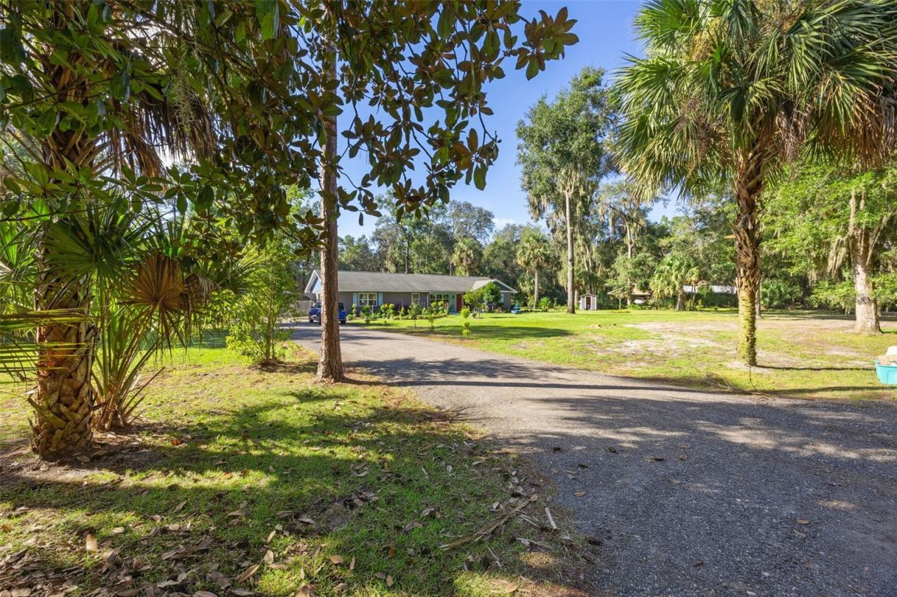 Photo 2 of 121 Herja Acre Ln, Palatka, FL 32177