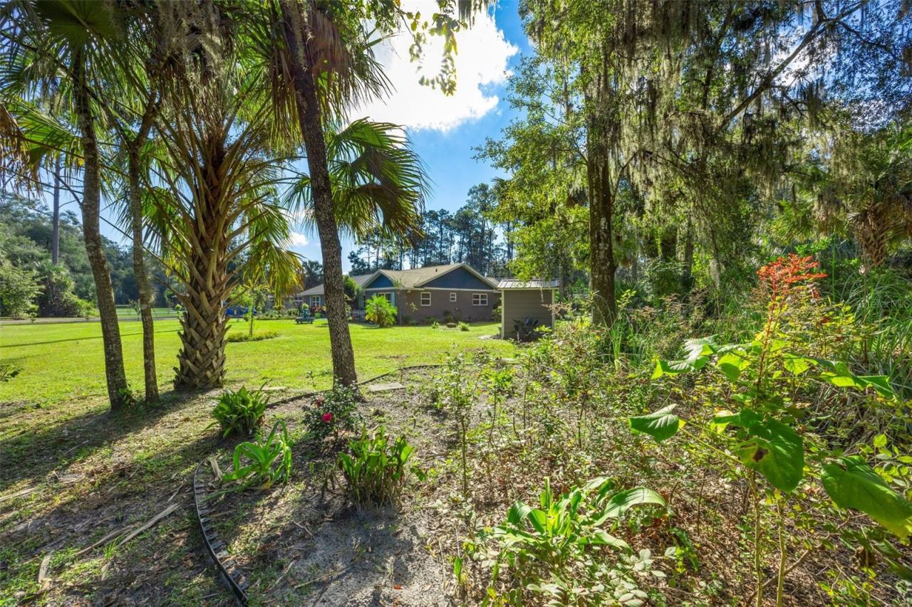 Photo 3 of 121 Herja Acre Ln, Palatka, FL 32177