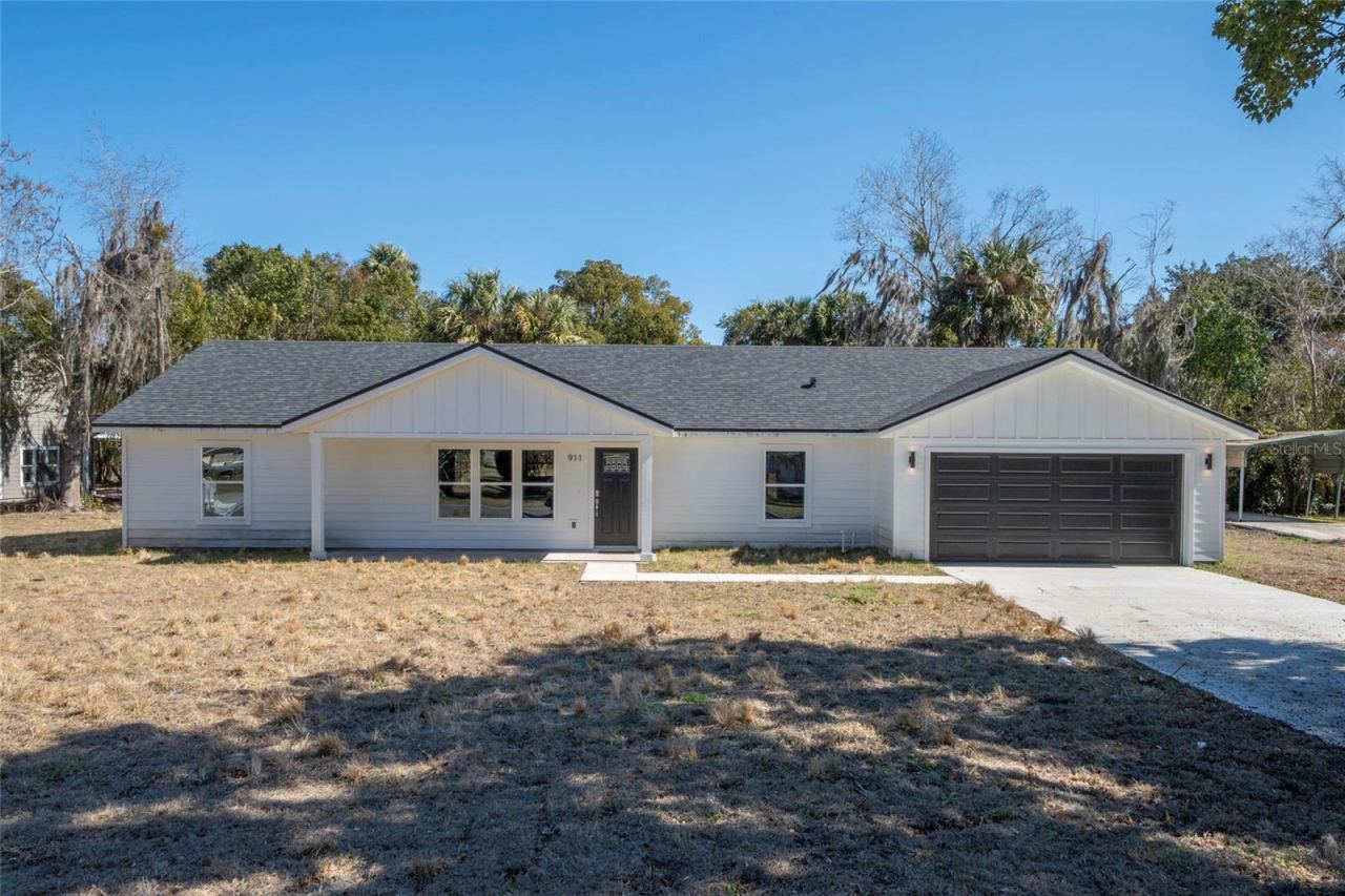 911 N 14th St, Palatka