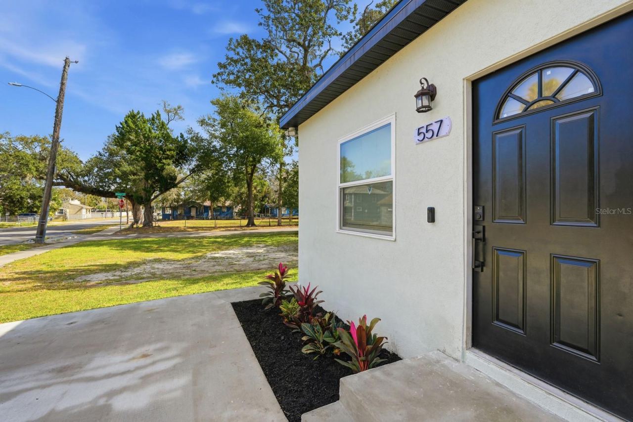 Photo 5 of 557 Live Oak Ave, Daytona Beach, FL 32114