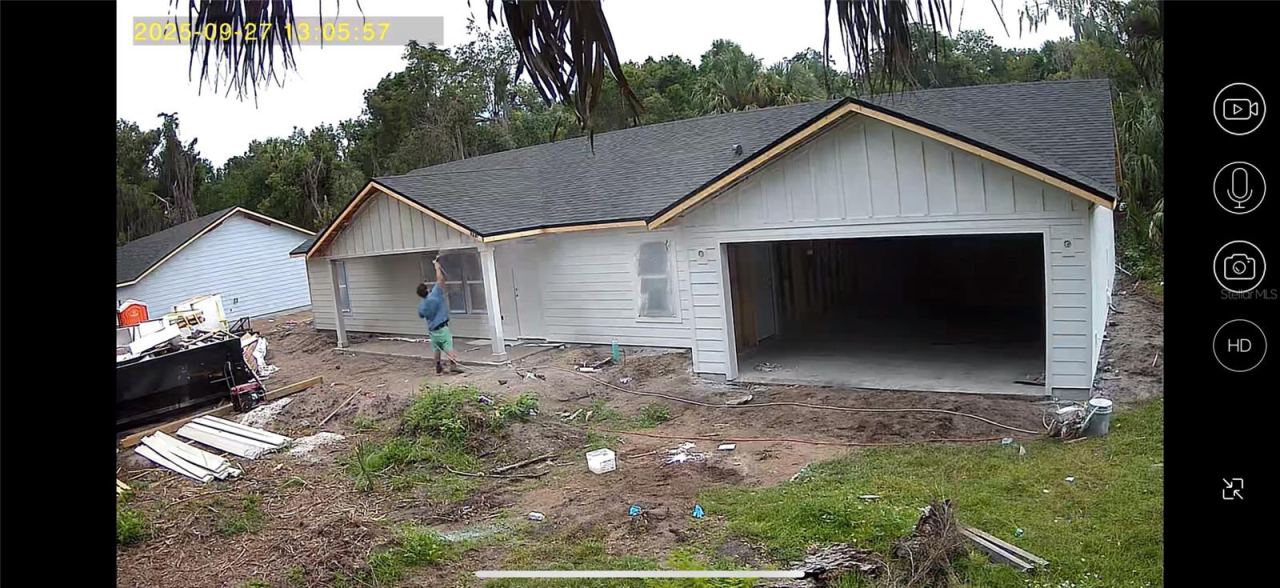 Photo 5 of 101 Yawn Ave, Interlachen, FL 32148