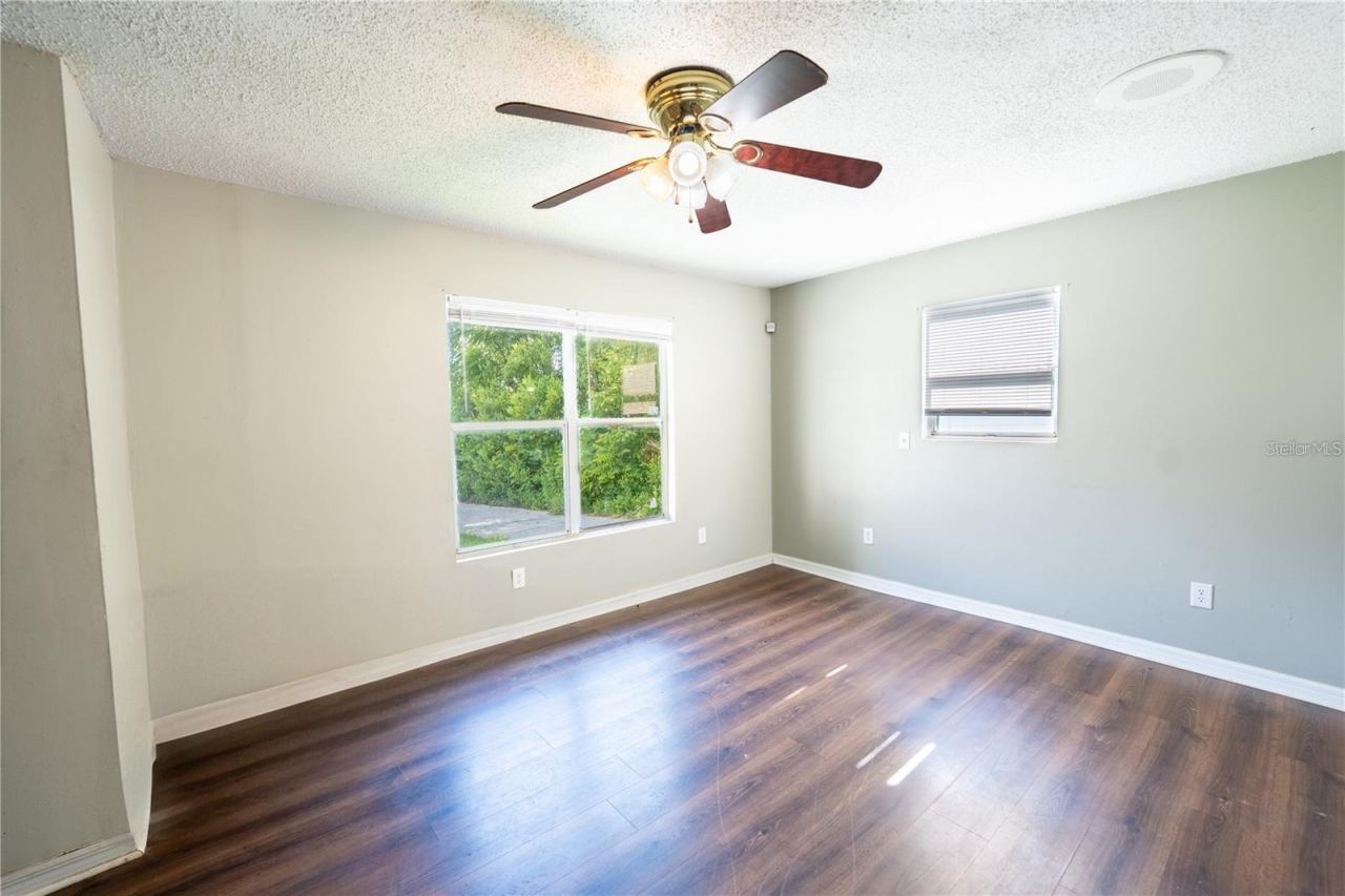 Photo 4 of 535 W Division St, Deland, FL 32720
