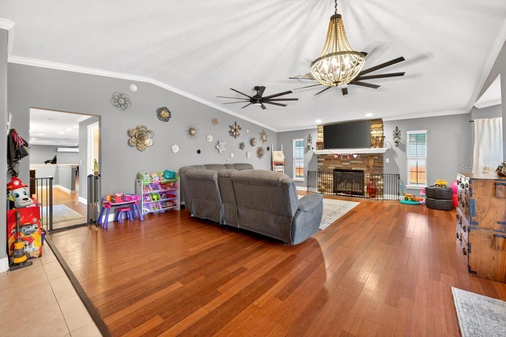 Photo 4 of 746 W Washington Ave W, Lake Helen, FL 32744