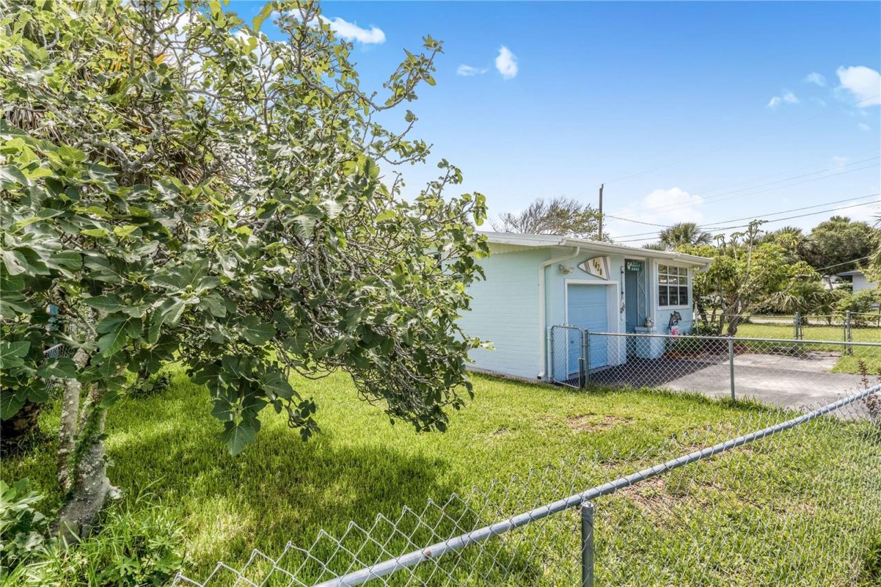 Photo 5 of 1420 N Grandview Ave, Daytona Beach, FL 32118