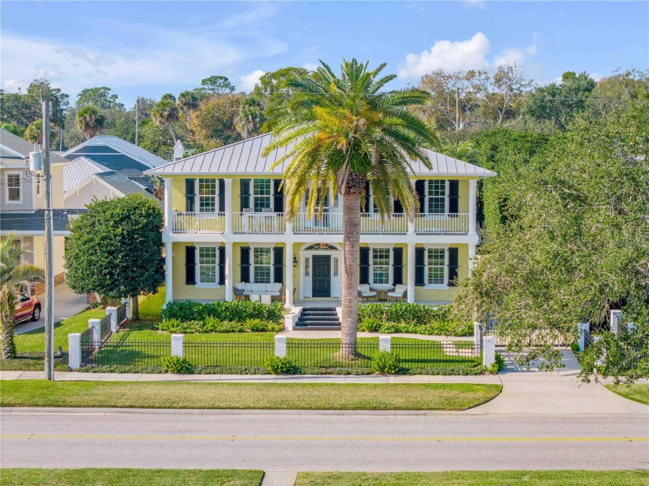 Photo 4 of 1212 S Riverside Dr, New Smyrna Beach, FL 32168