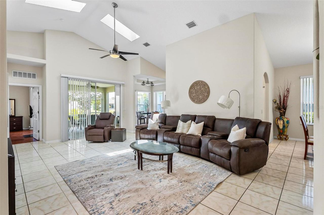 Photo 4 of 19 Raintree Cir, Palm Coast, FL 32164