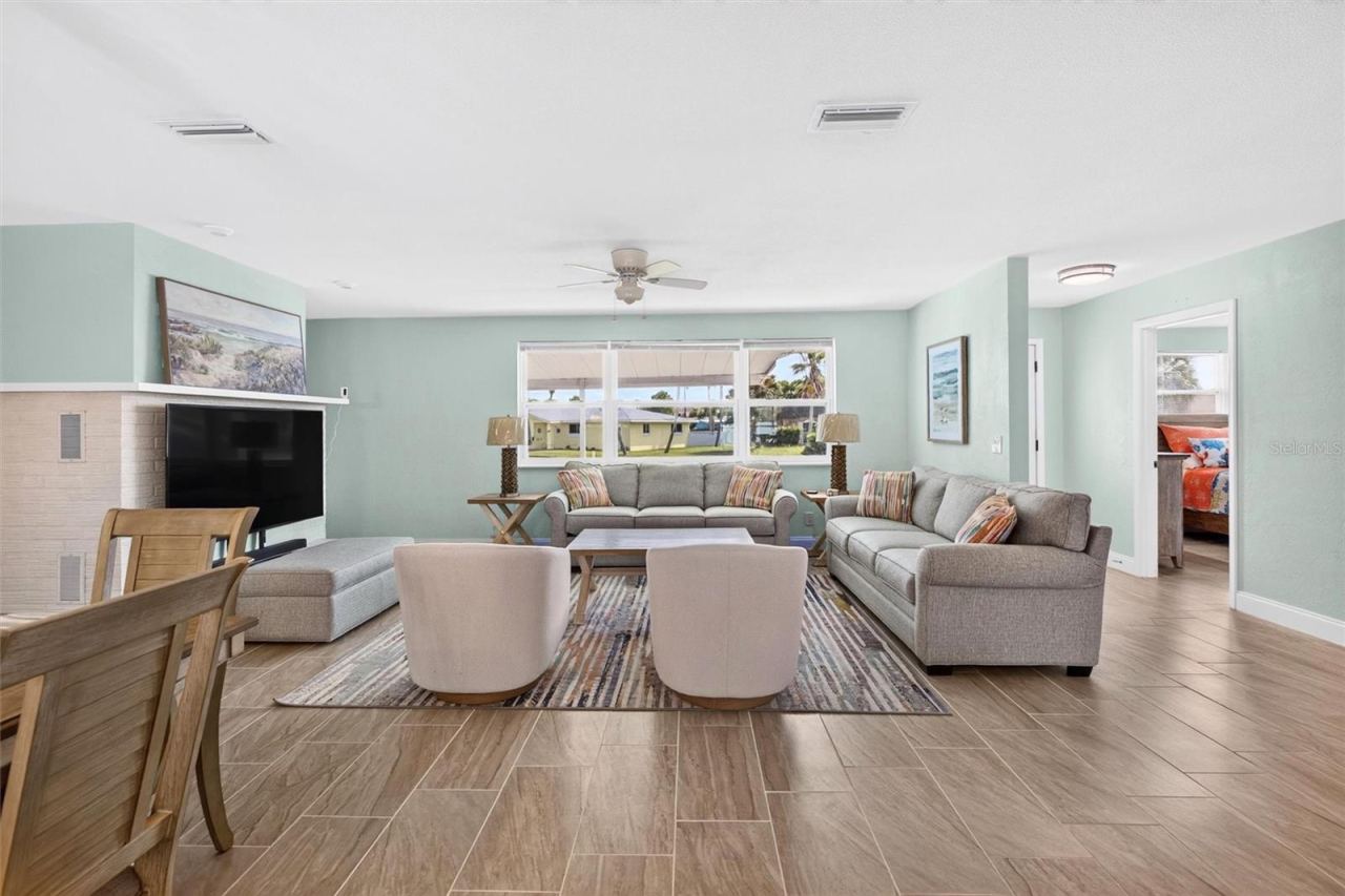 Photo 5 of 341 Plaza Blvd, Daytona Beach, FL 32118