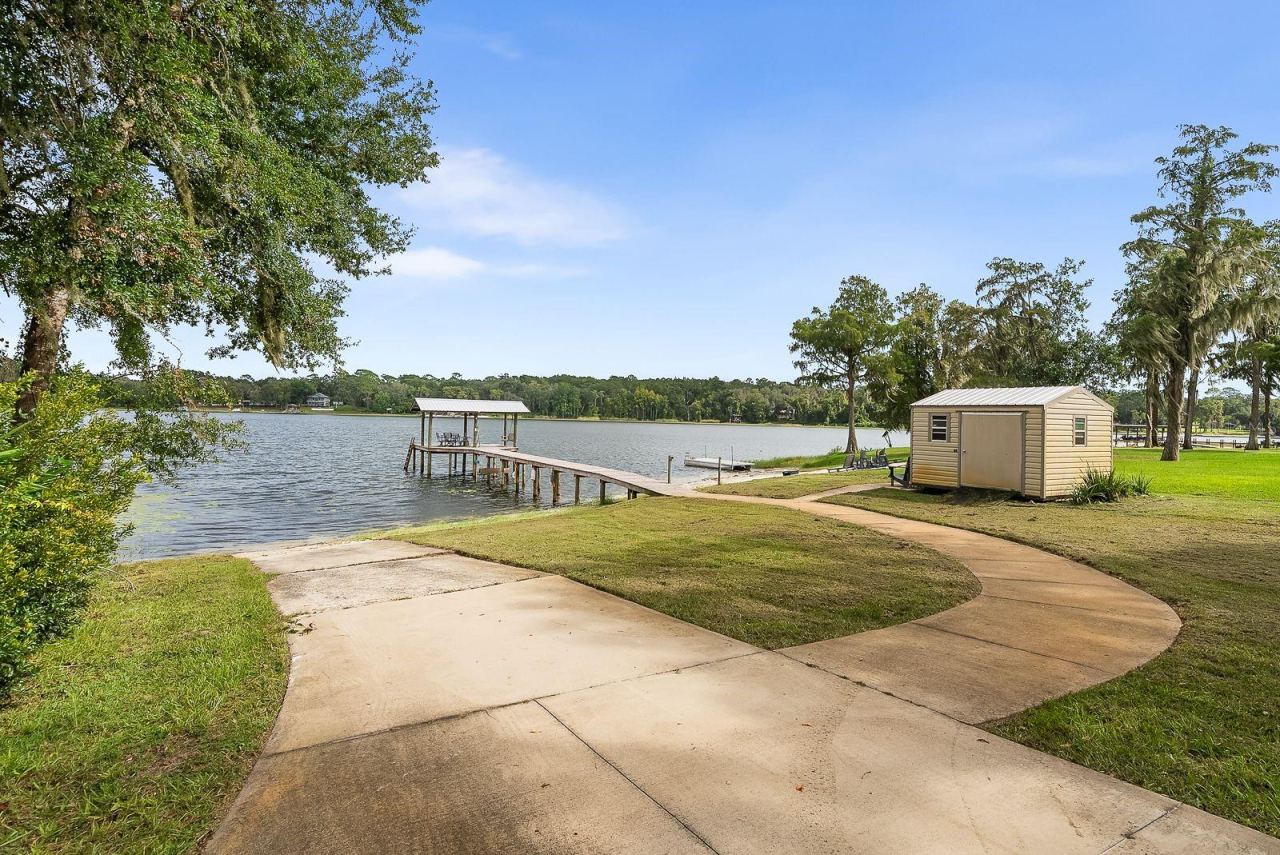 Photo 4 of 8449 Lilly Lake Rd, Melrose, FL 32666