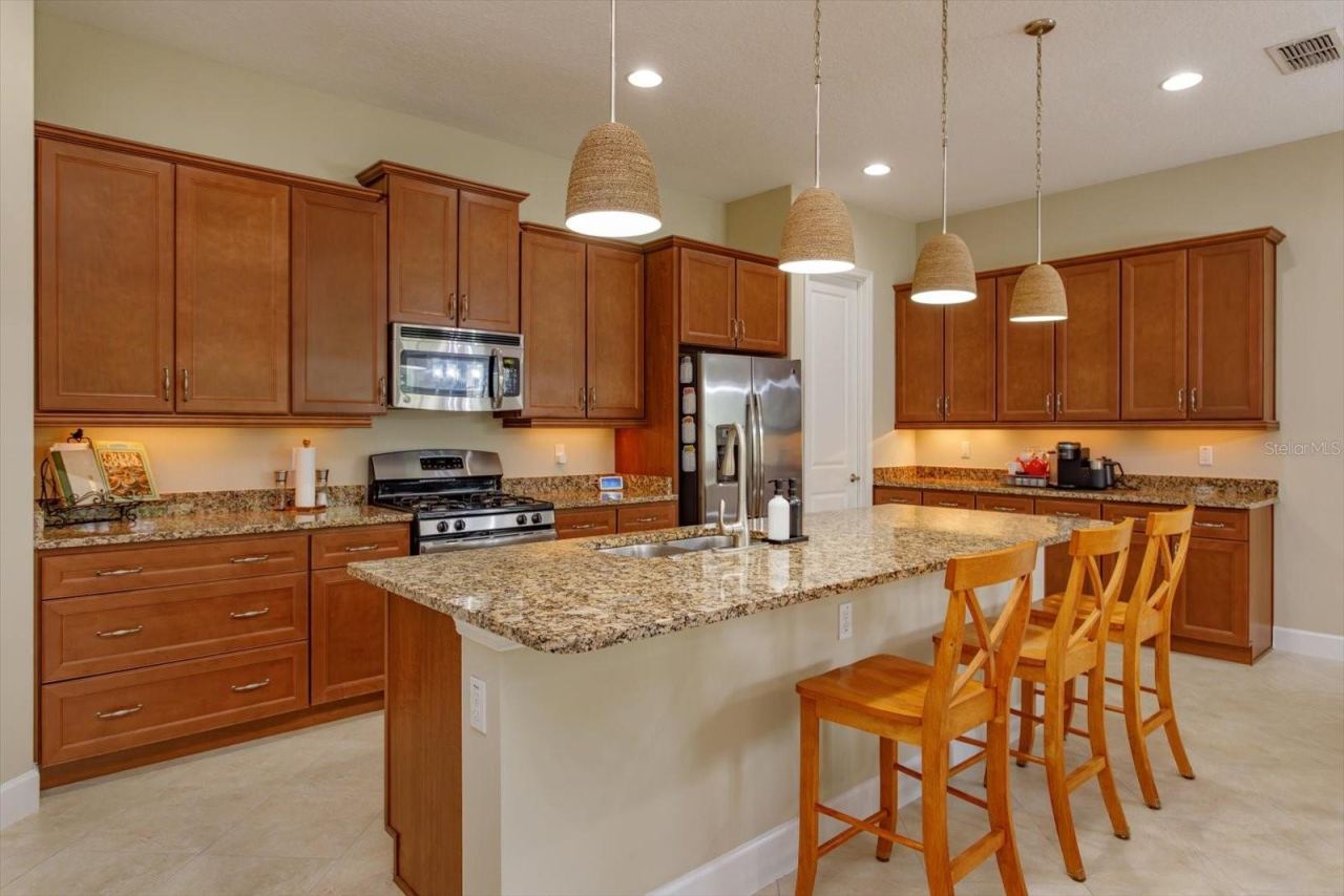 Photo 5 of 1634 Victoria Gardens Dr, Deland, FL 32724