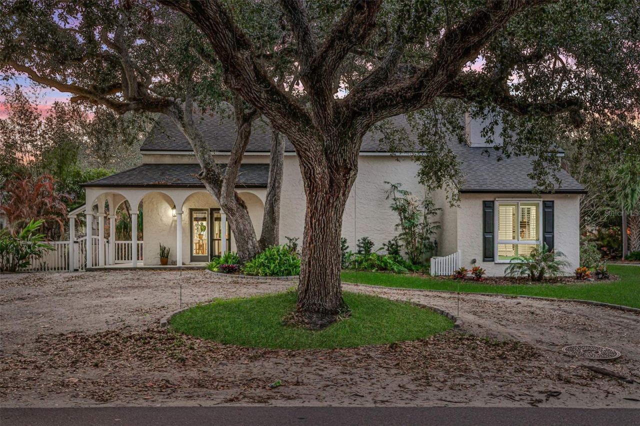 Photo 4 of 111 Esther St, New Smyrna Beach, FL 32169