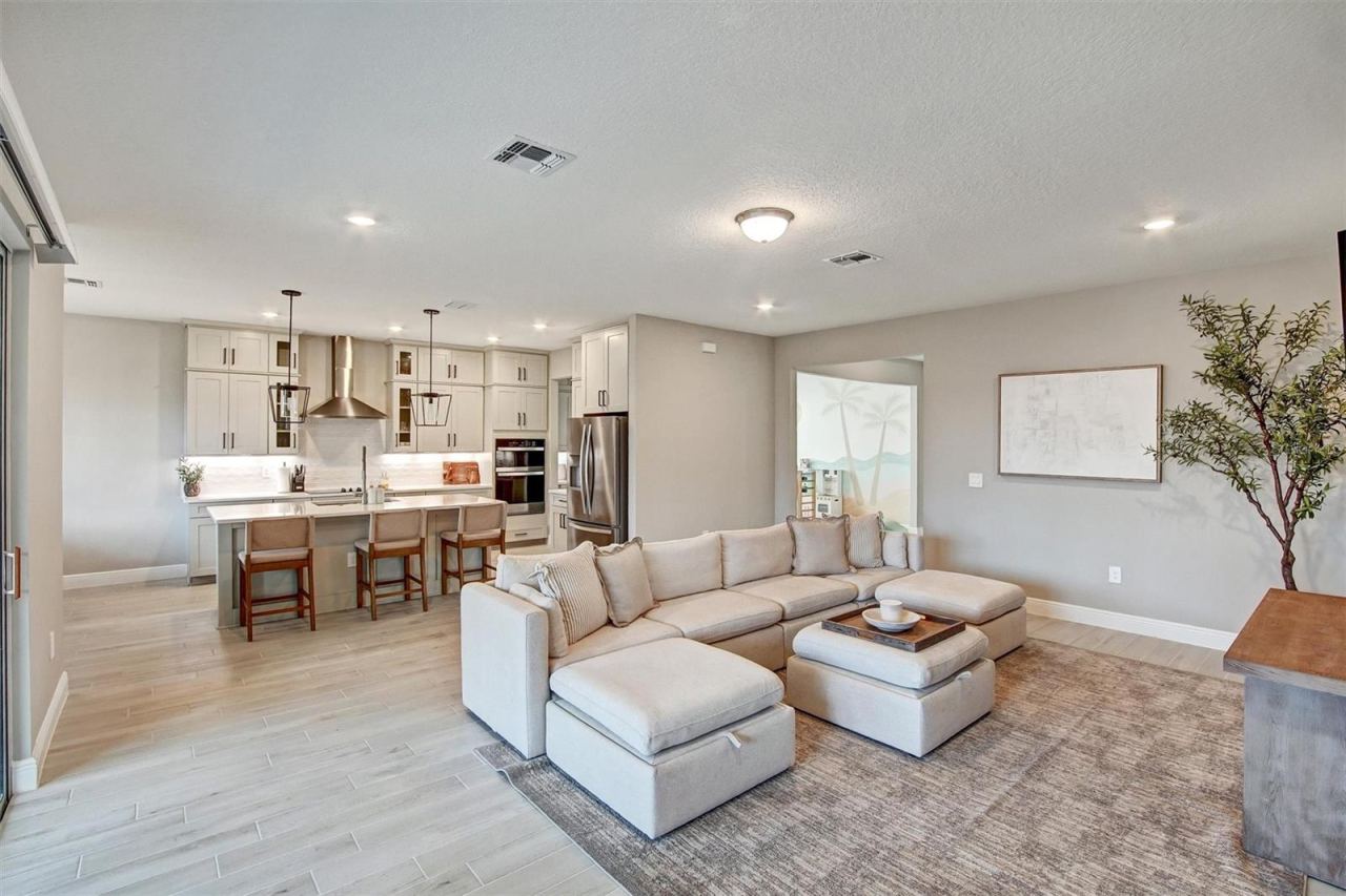 Photo 4 of 2121 Divot Dr, Daytona Beach, FL 32124