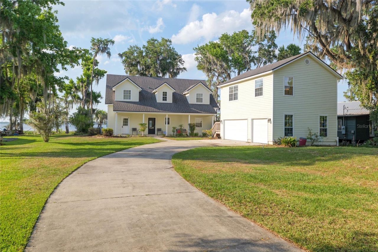 Photo 2 of 2499 Se 30th St, Melrose, FL 32666