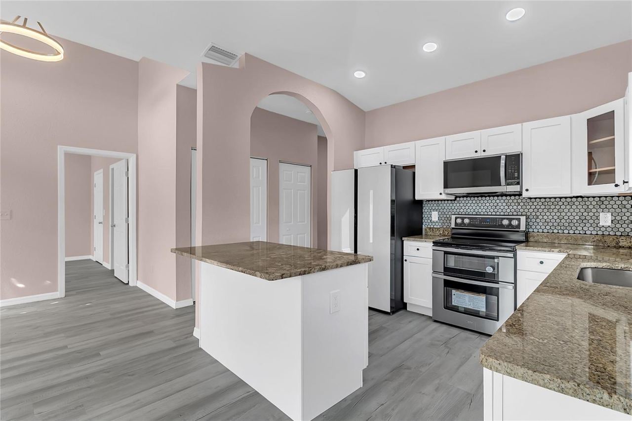 Photo 4 of 707 Hamilton St, New Smyrna Beach, FL 32168