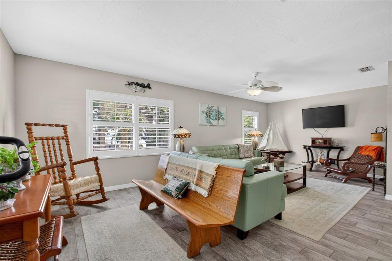 Photo 4 of 105 Central Ave, Crescent City, FL 32112