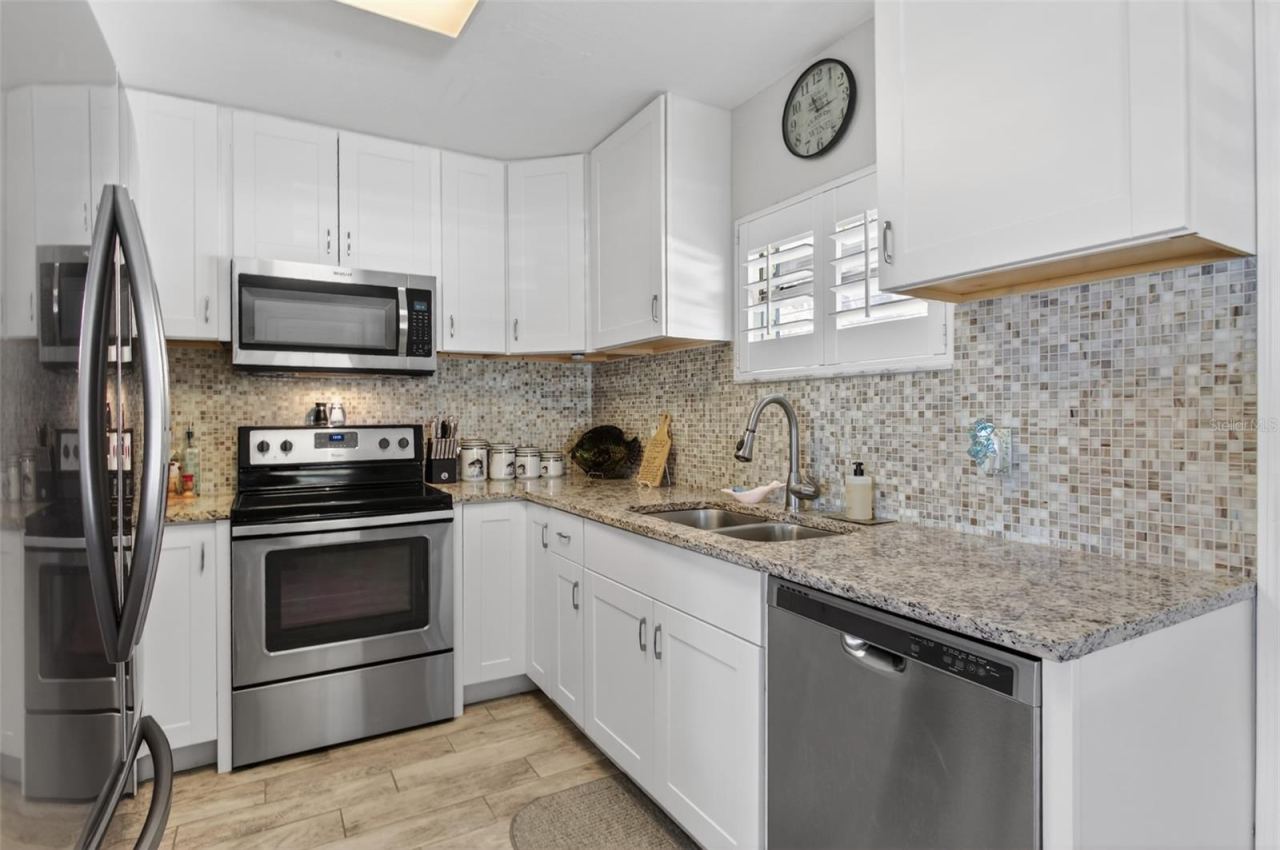 Photo 5 of 105 Central Ave, Crescent City, FL 32112
