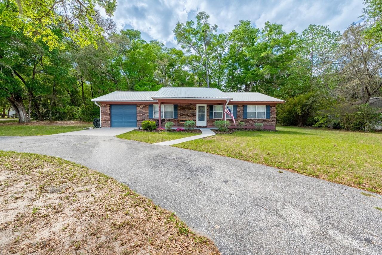 Photo 5 of 102 Swans Nest Cir, Melrose, FL 32666