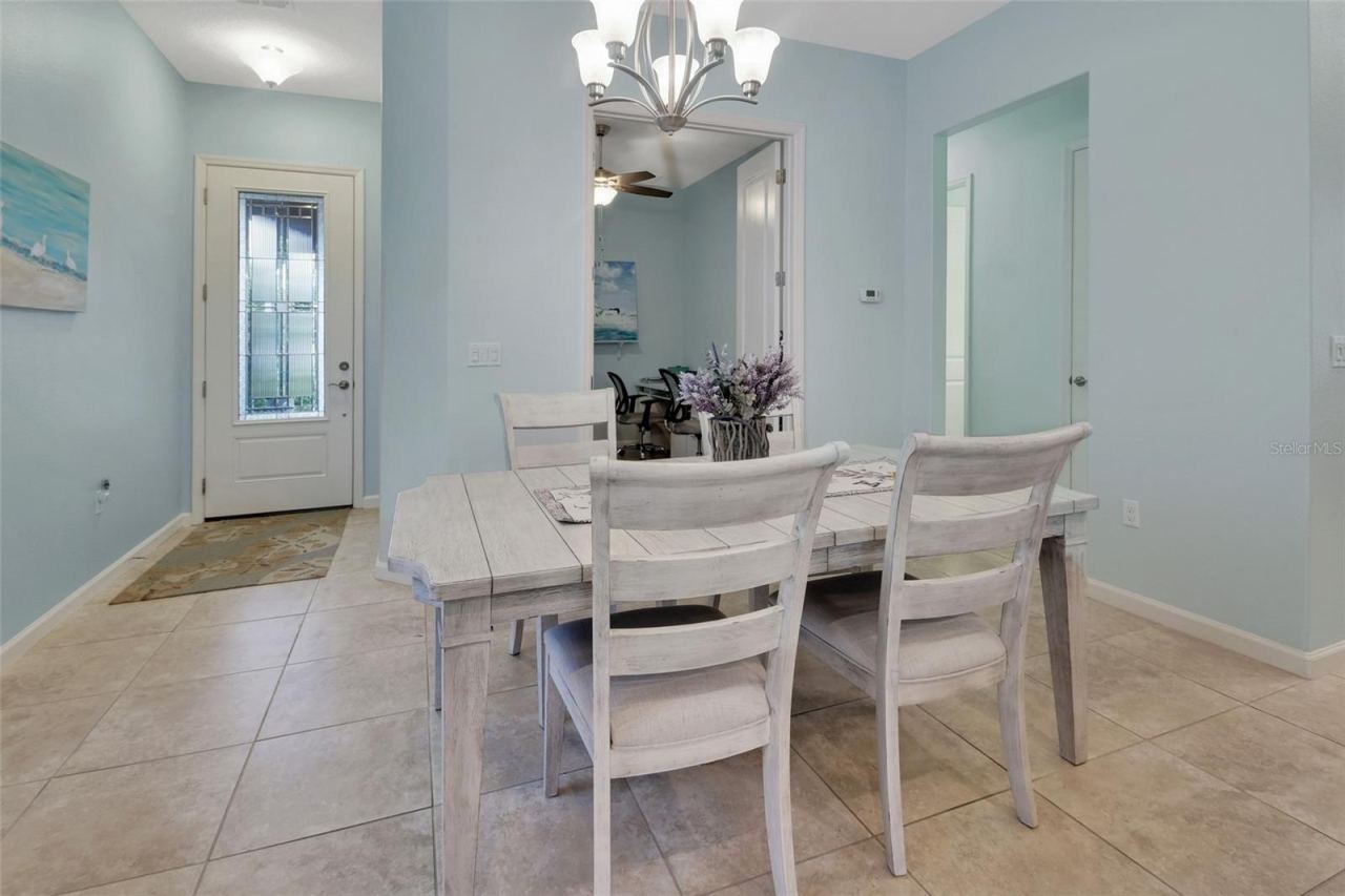Photo 4 of 412 Tisbury Ct, Deland, FL 32724