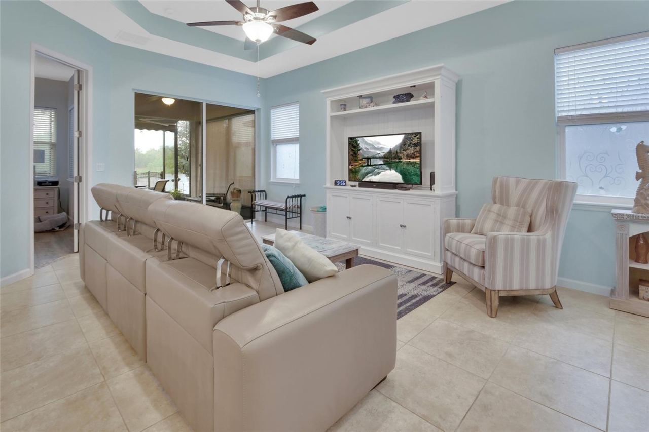 Photo 5 of 412 Tisbury Ct, Deland, FL 32724