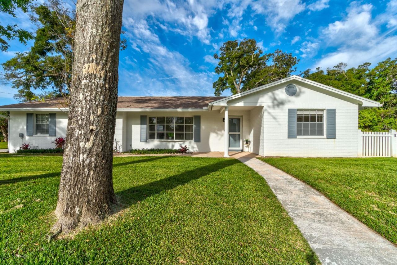 Photo 5 of 700 Lindenwood Cir E, Ormond Beach, FL 32174