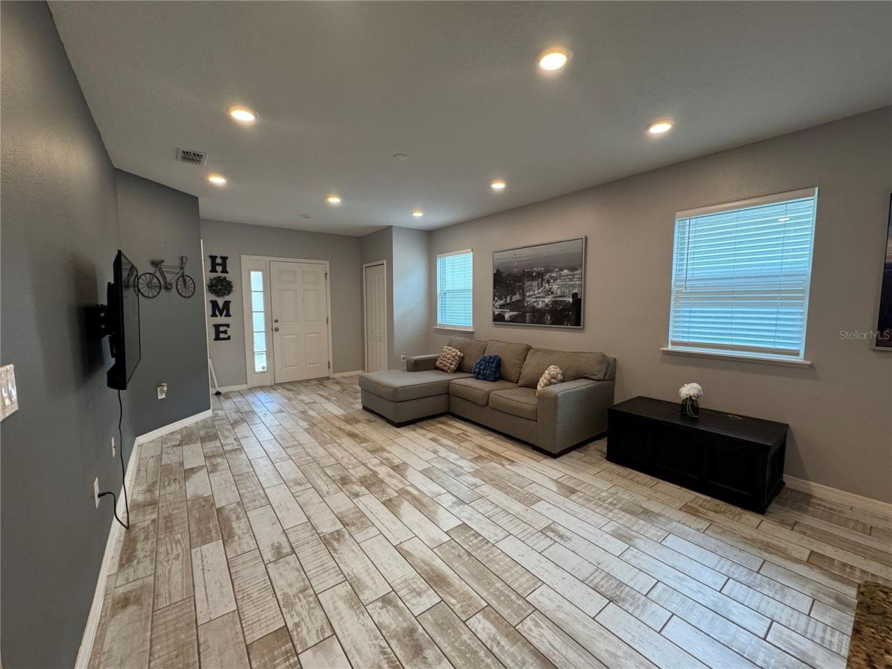Photo 4 of 118 Hurst Ct, Deland, FL 32724