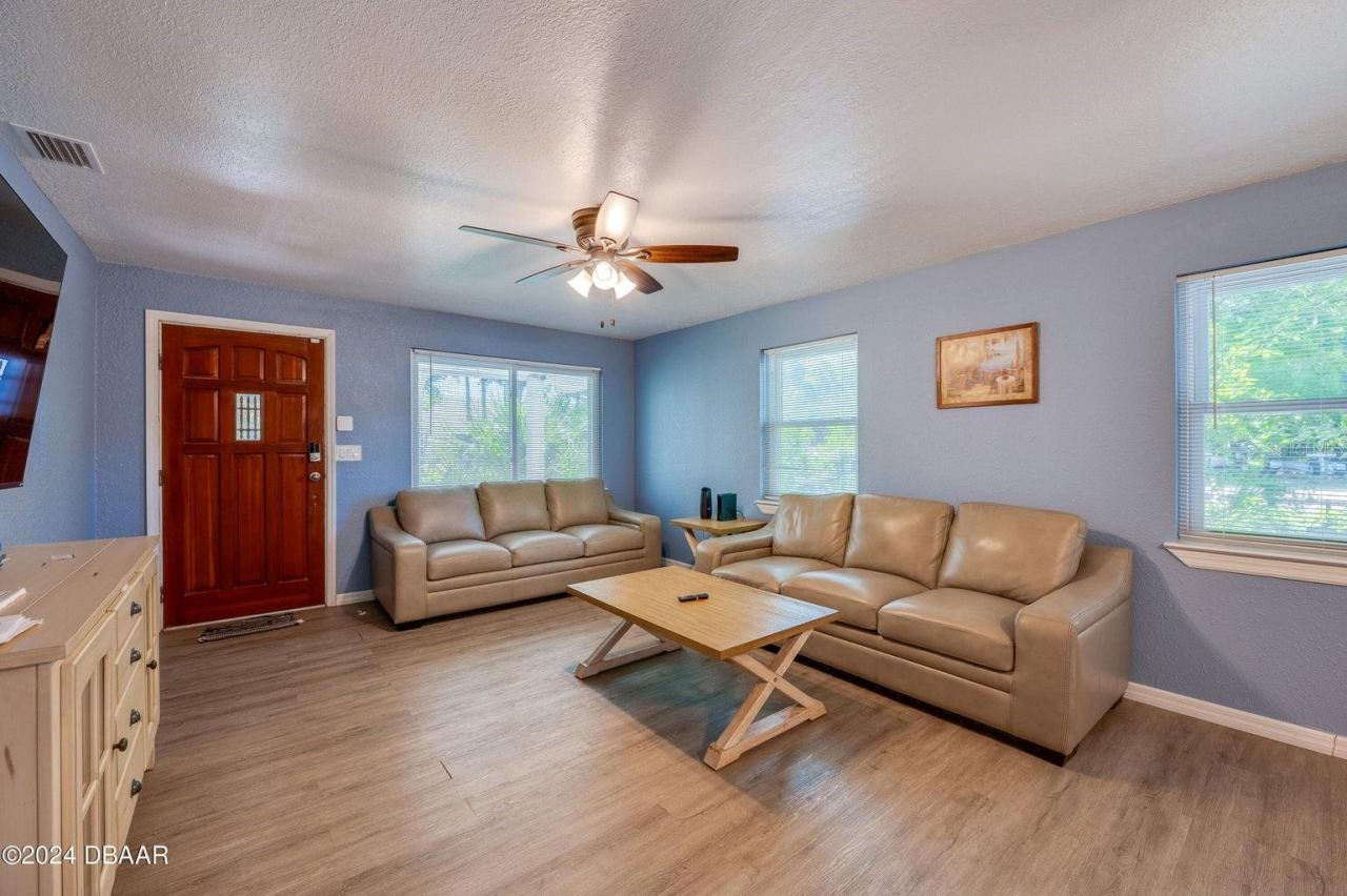 Photo 5 of 112 Center St, Daytona Beach, FL 32117