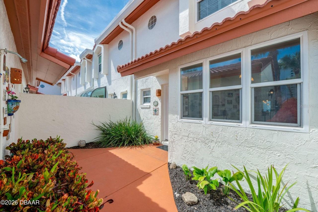 Photo 4 of 226 Florida Shores Blvd, Daytona Beach, FL 32118