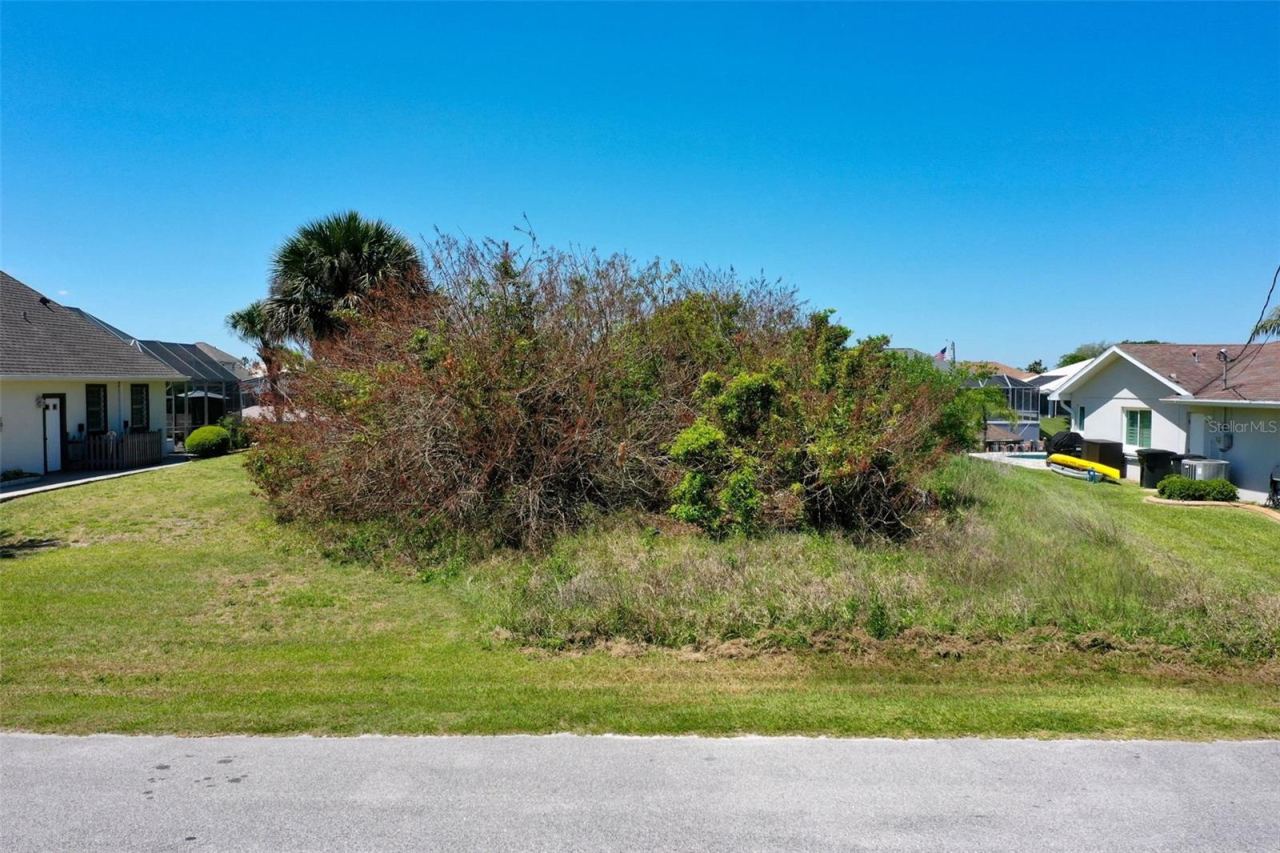Photo 3 of 17 Claridge Ct N, Palm Coast, FL 32137