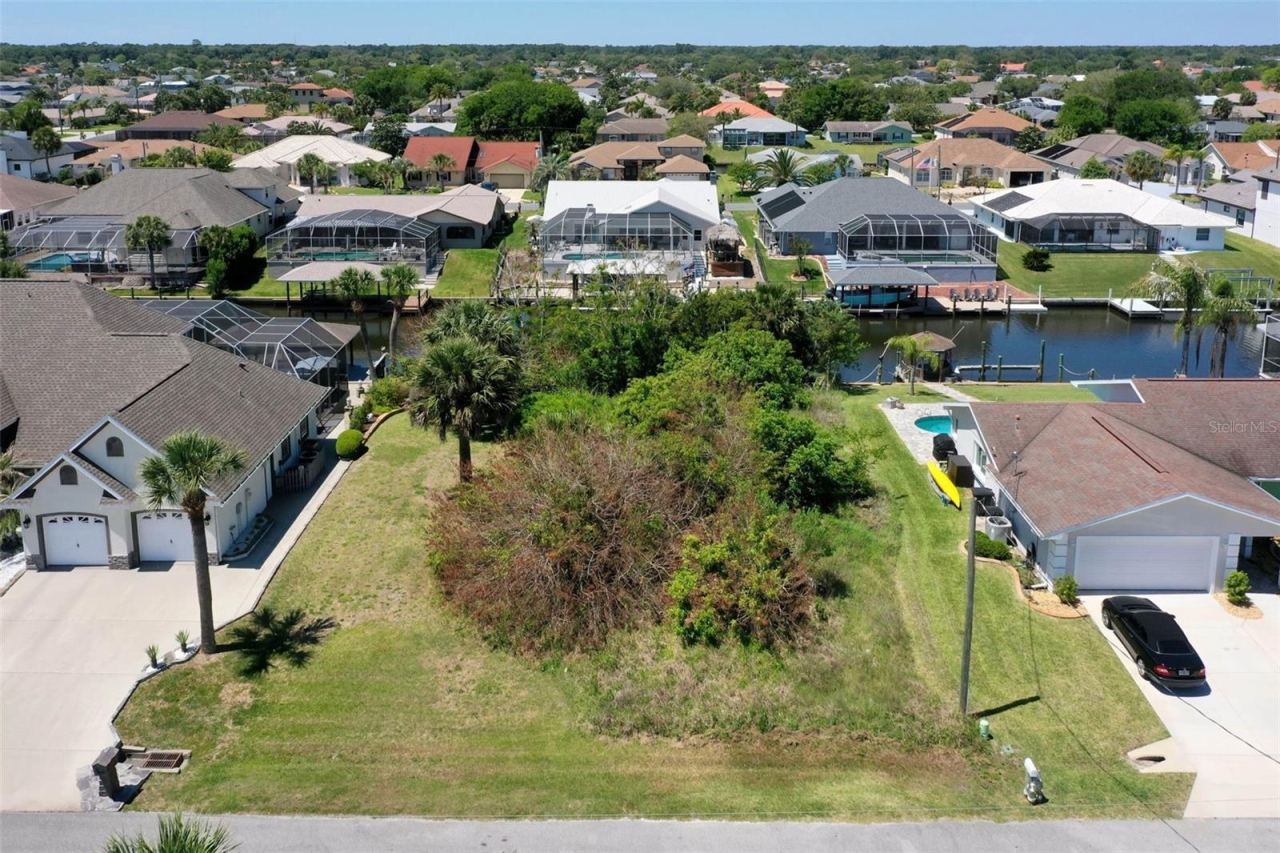 Photo 5 of 17 Claridge Ct N, Palm Coast, FL 32137