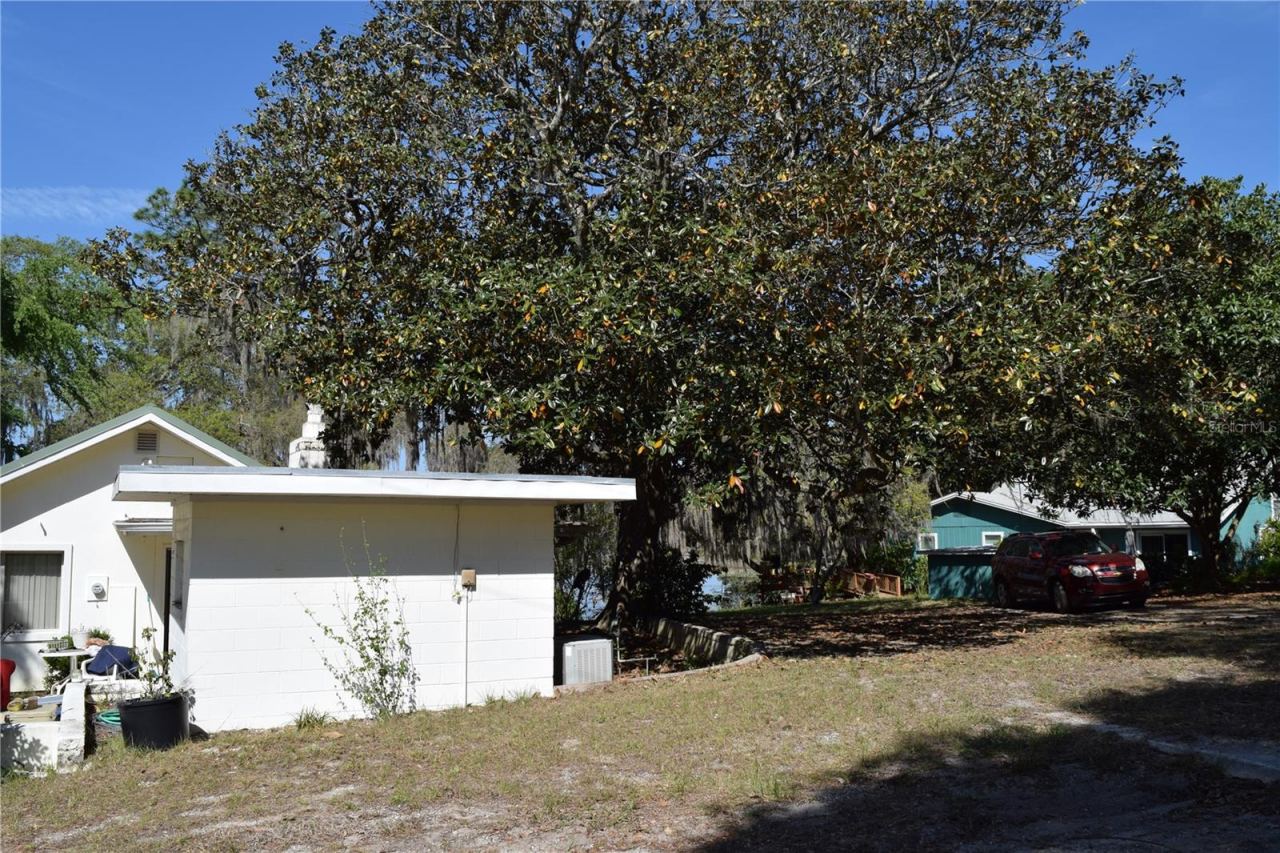 Photo 4 of 121 Aweema Way, Melrose, FL 32666