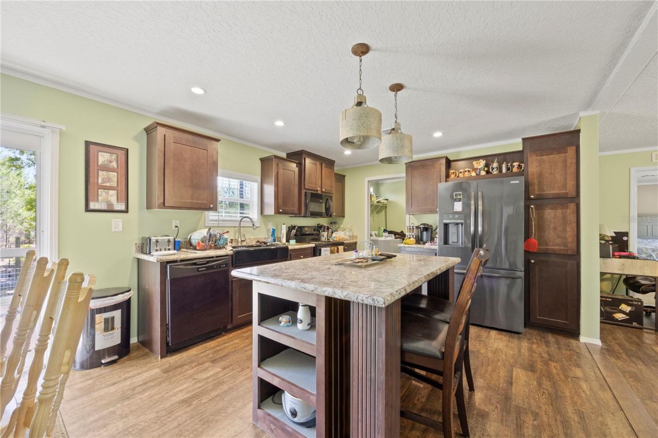 Photo 4 of 221 Magnolia Rd, Hawthorne, FL 32640