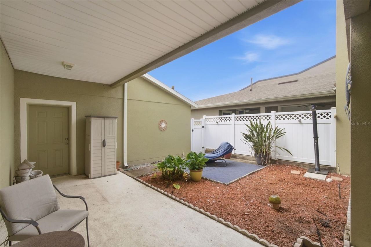 Photo 5 of 224 Woodhouse Ln, Deland, FL 32724