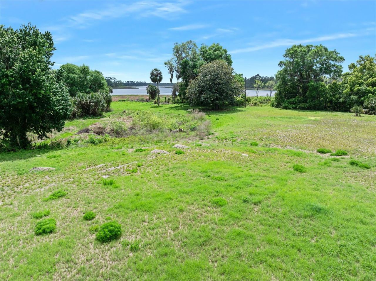 Photo 4 of 141 N Pine St, Pierson, FL 32180