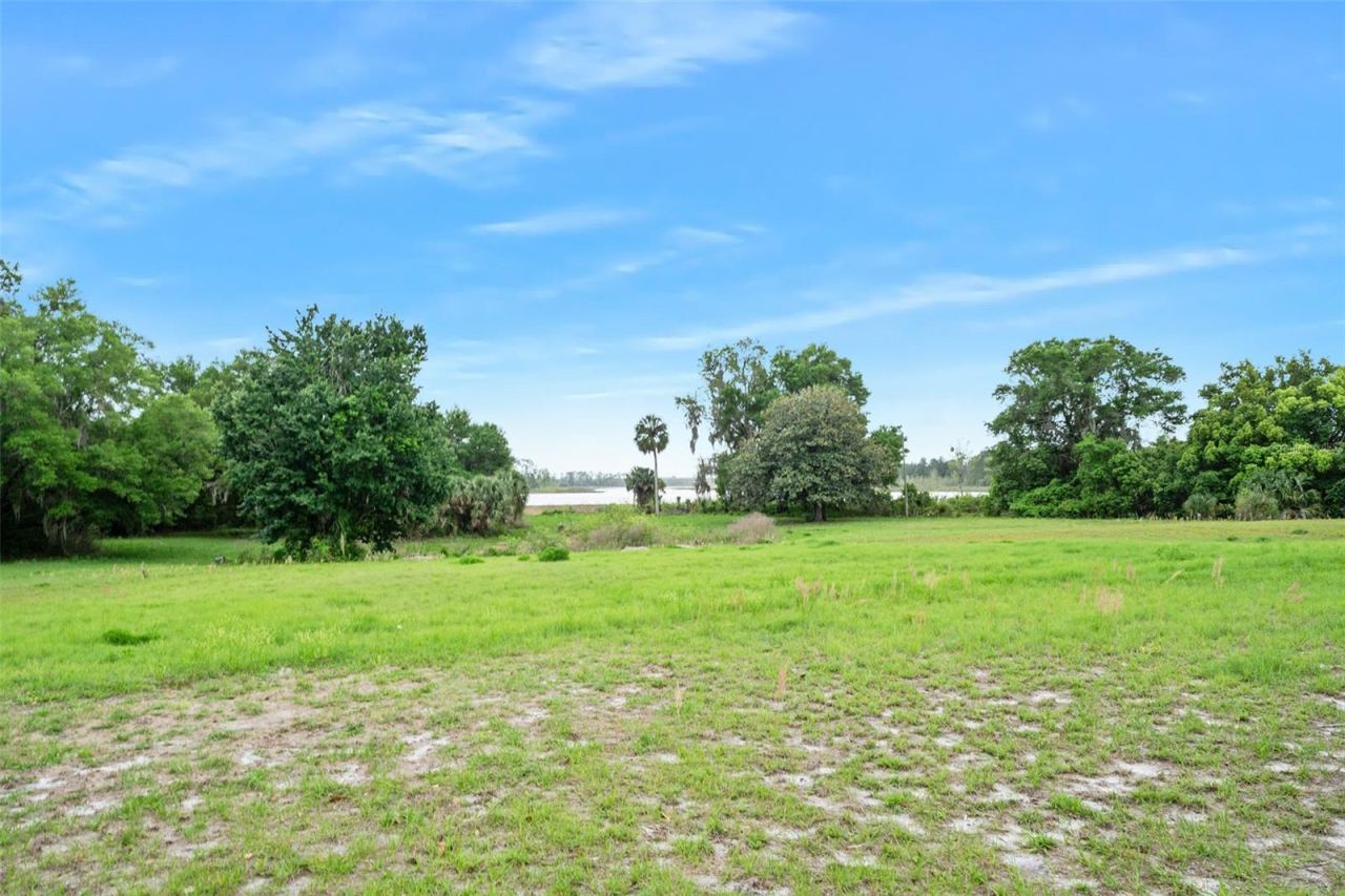 Photo 5 of 141 N Pine St, Pierson, FL 32180