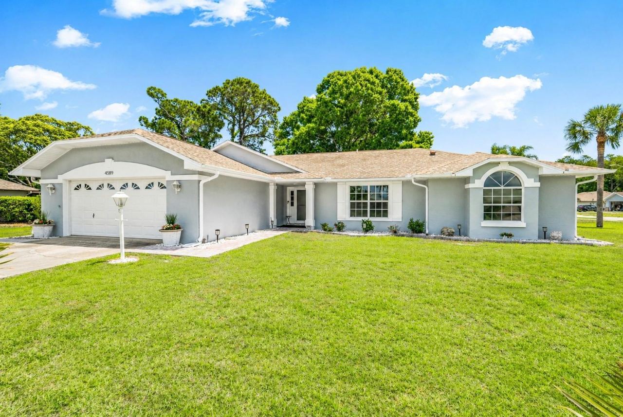 Photo 3 of 4589 Alder Dr, Port Orange, FL 32127